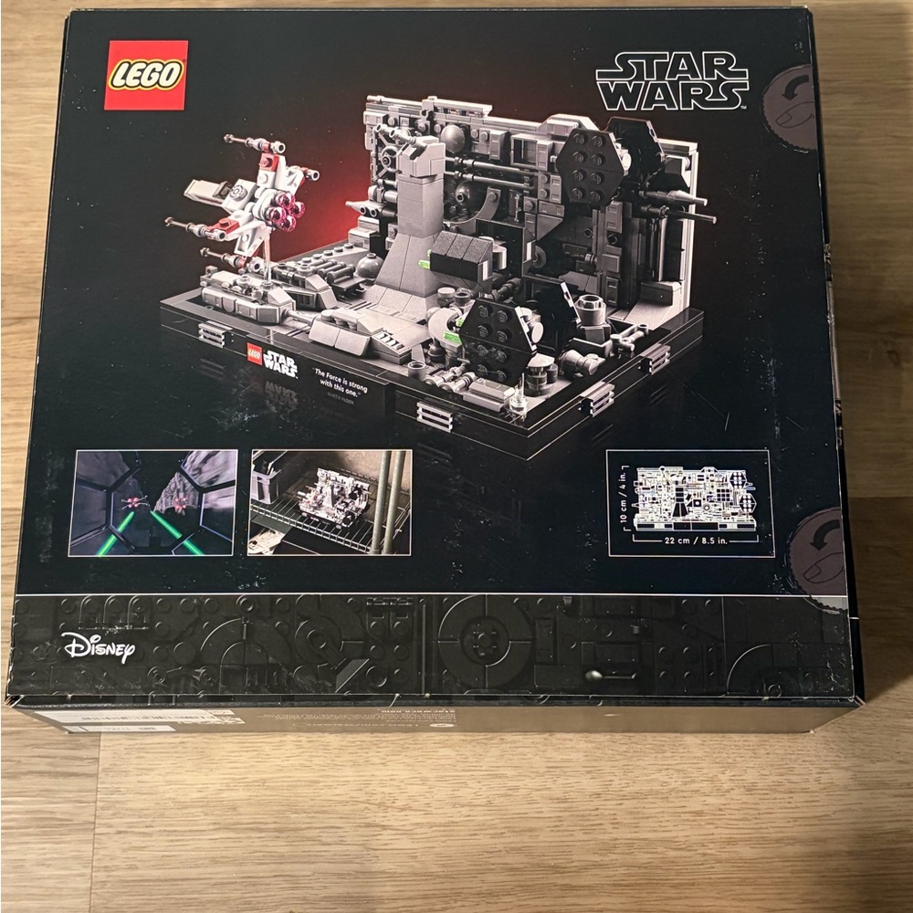 LEGO Star Wars Death Star Trench Run Set - Black and Gray - Picture 2 of 2